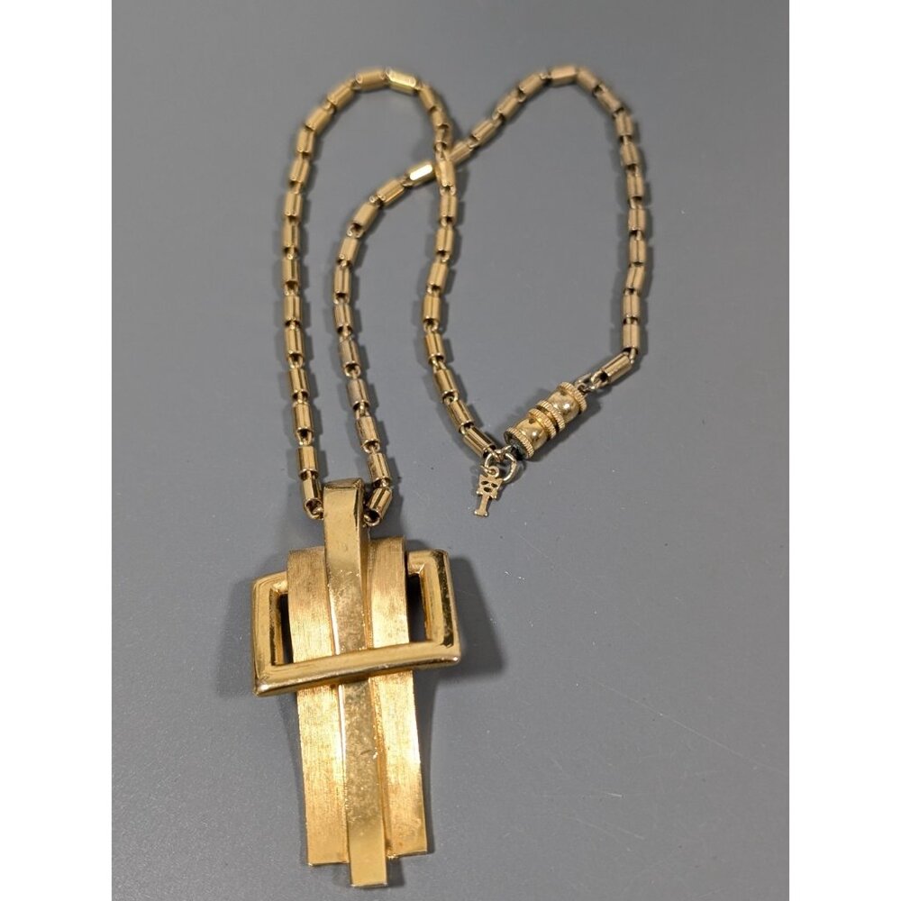 VTG Crown Trifari Textured Polished Belt Buckle Pendant‎ Necklace 17 in MCM - Picture 4 of 10